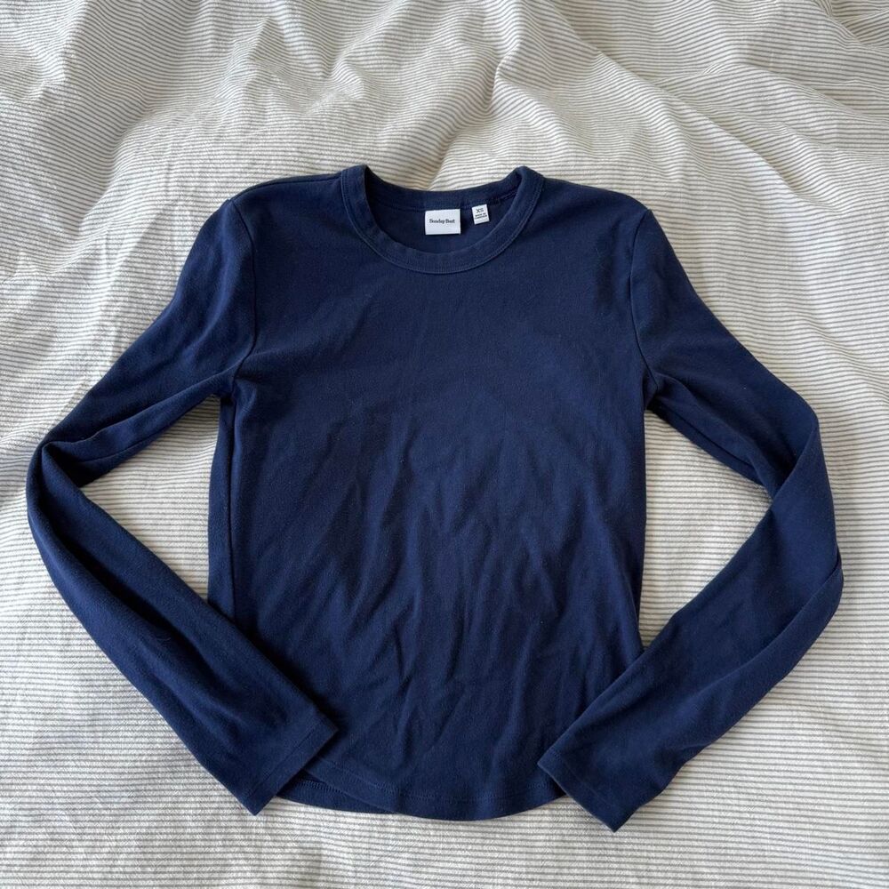 Aritzia Women's Blue and Navy Shirt